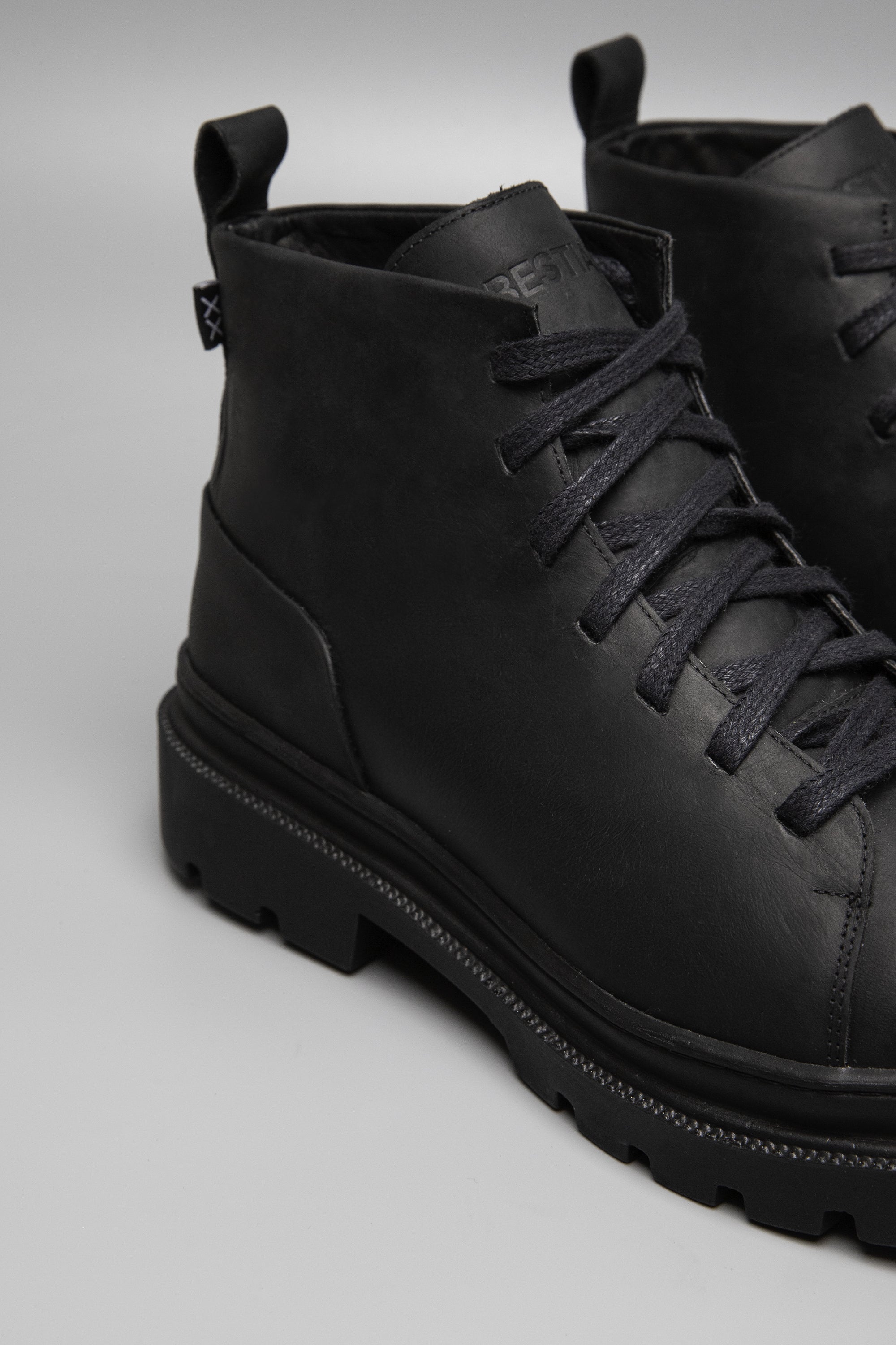 Colobo | Black Graso