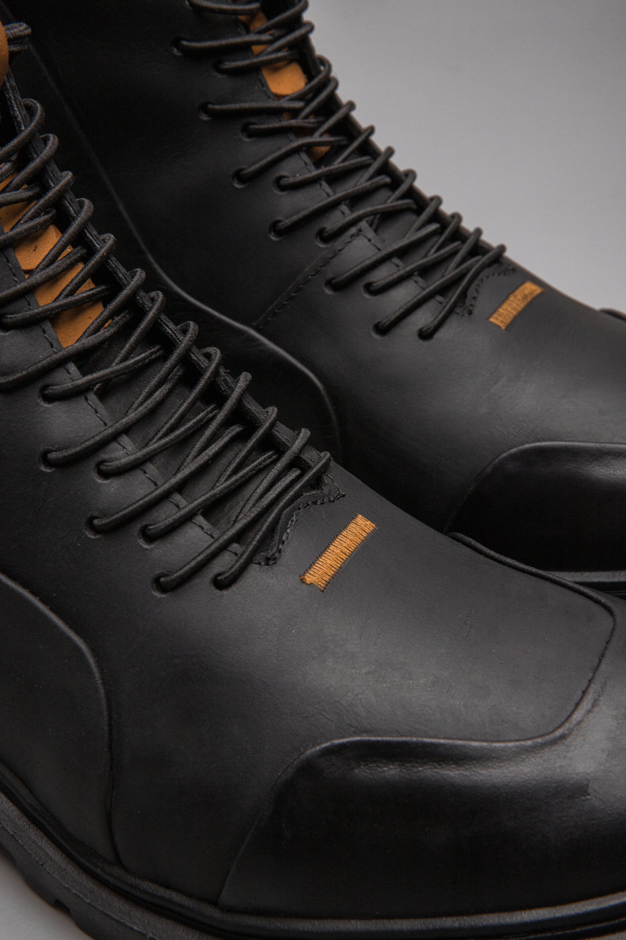 Tucan | Black