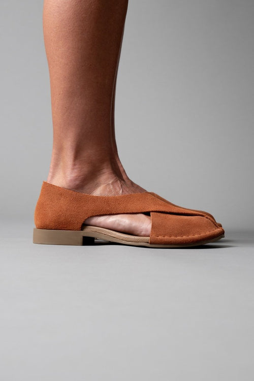 Shoes - Kaia | Suede Rum - BESTIAS