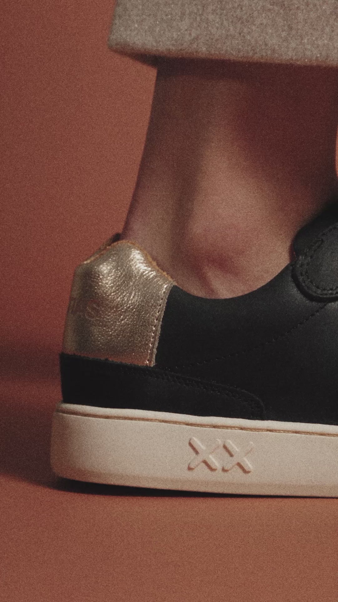 Bora | Black/Gold ♀