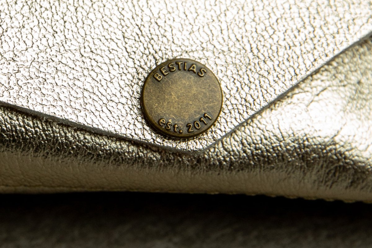 Tabaquera Cobre — Bestias