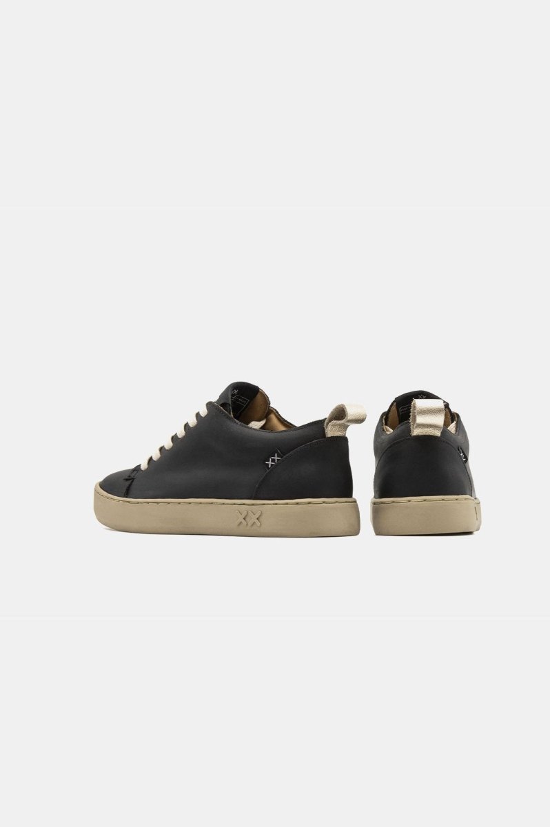 Shoes - Zapatilla Mujer - Cayman Black / Gold - BESTIAS